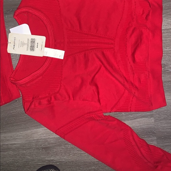 Crop top - Picture 2 of 4